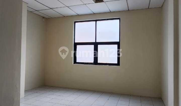 For Rent 4-Story Shop House in Taman Meruya Ilir Commercial Complex, Size 4.8x15m², Price IDR 145 Million/Year. For Rent 4-Story Shop House in Taman Meruya Ilir Commercial Complex, Size 4.8x15m², Price IDR 145 Million/Year.