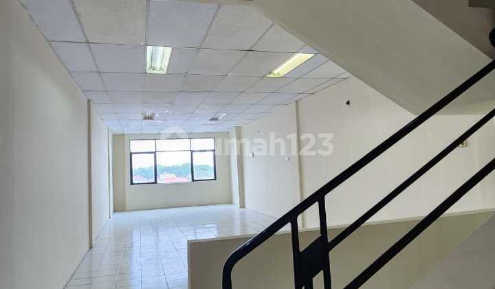 For Rent 4-story Shop House in Meruya Commercial Complex, Size 4.8x15m², Price IDR 145 million/year. For Rent 4-story Shop House in Meruya Commercial Complex, Size 4.8x15m², Price IDR 145 million/year.