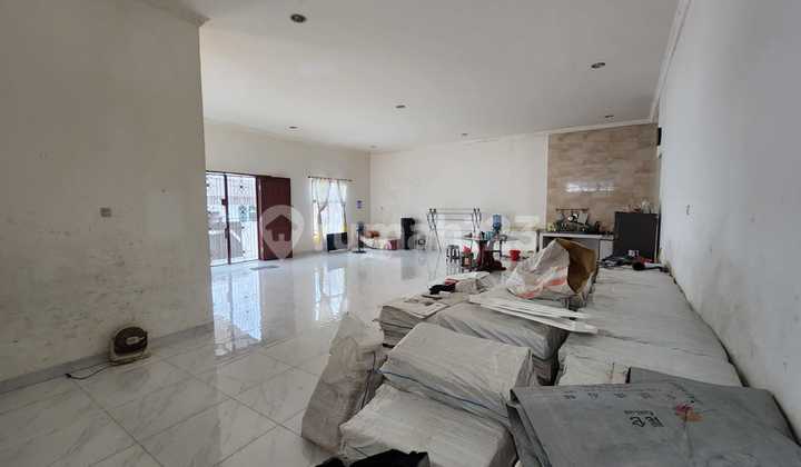 Disewa Min 2th Rumah 2 Lt Di Perumahan Taman Kota, Luas 270m2, Bisa Usaha, Hrg Rp 80jt/th.