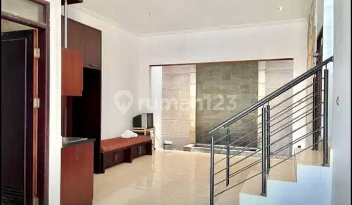 For Rent Min 2 Years 2.5-Story House In Taman Aries Housing Complex, Land Area 120m2, Price Rp 110 Million/Year.