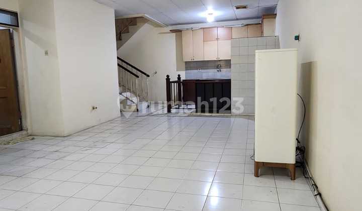 For Sale Second-hand House in Taman Ratu, Size 7x15m², Price Rp 2.5m. 2