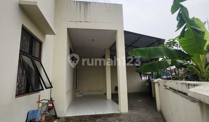 Disewa Rumah 2lt Di Perumahan Taman Kota, Luas Tanah 270m2, Hook, Harga Rp 80jt/th.