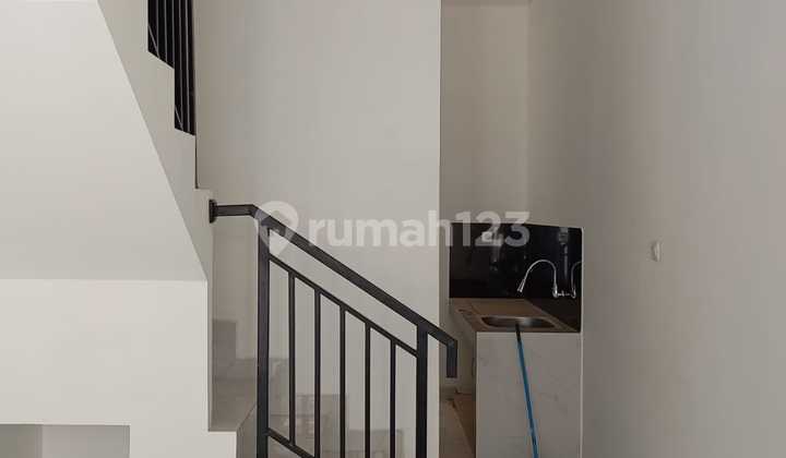 For Sale New 3-Storey House 3x13m2 in Duri Kepa, Price Rp 1.3 Billion. 2