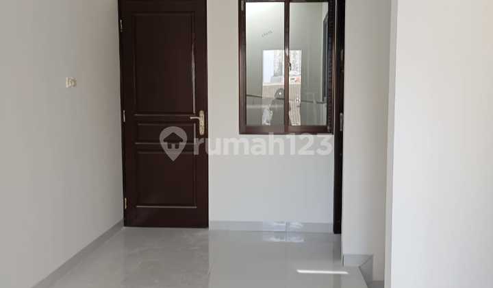 Dijual Rumah Baru 3Lt di Tanjung Duren, Uk 5.5X10m2, Hrga Rp 2.7M