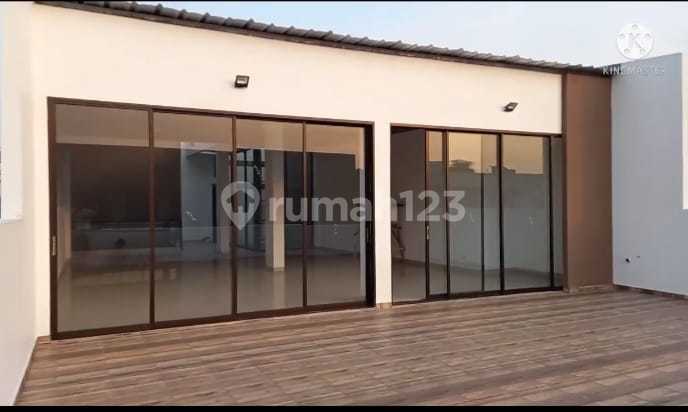 Disewa Ruko Gandeng 2Lt+Rooftop di Kembangan Jak Bar, Uk 9X23m2,Harga Rp 300Jt/Th.