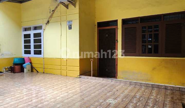 Dijual Rumah Second di Taman Ratu, Uk 7X15m2, Harga Rp 2.5M.