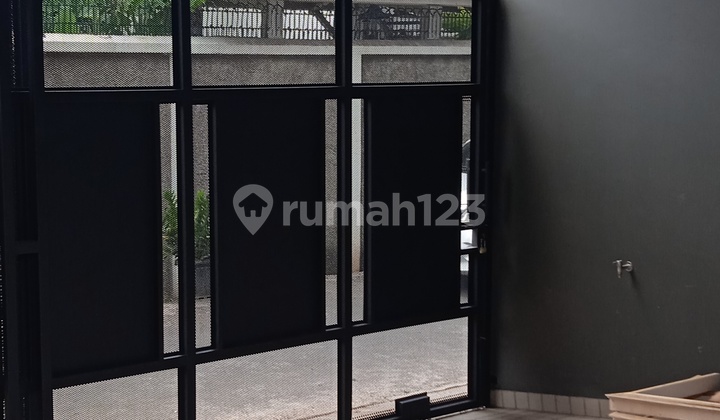 Dijual Rumah Baru 3Lt di Duri Kepa, Uk 6X13.75m2, Hook, Hrg Rp 3.3M. 1