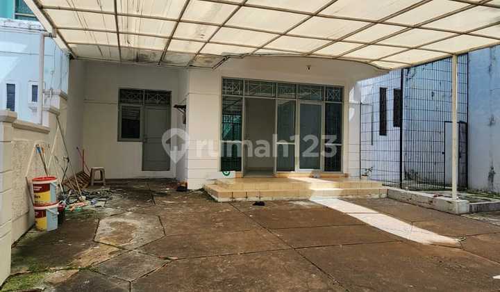 For Rent Min 2 Years 2-Story House in Villa Taman Meruya, Land Area 280m2, Price Rp110 Million/Year