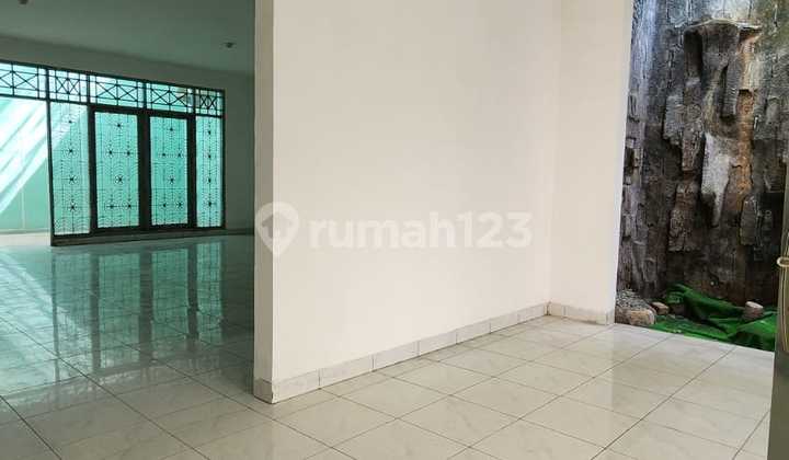 For Rent Min 2 Years 2-Story House in Villa Taman Meruya, Land Area 280m2, Price Rp110 Million/Year