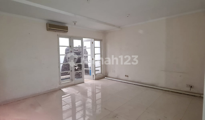 For Rent: Ready-to-Occupy House in Permata Buana, Size 8x18m², 2 Floors, Price Rp 115 Million/Year, Minimum 2 Years.