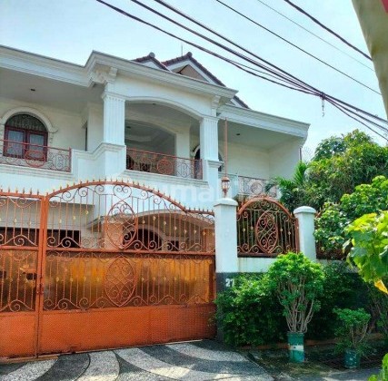 Nice Unfurnished House in Kebayoran Lama. Freehold Title