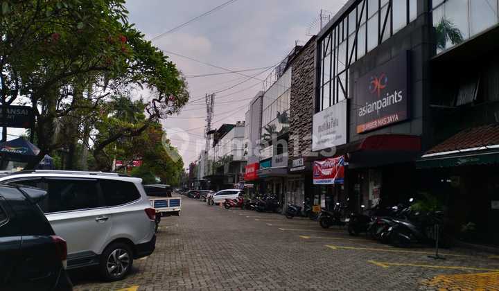 For Rent: 3-Story Shop House in Bona Indah. Nice. 2