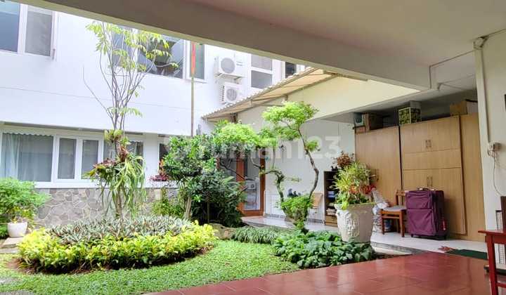 Menteng - Rumah Lama Apik, Siap Huni Lingkungan Nyaman Area Menteng