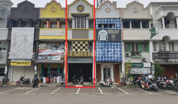 Hybrid 3-Story Shop House in a Very Busy Strategic Location