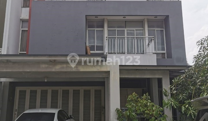Rumah Hoek Siap Huni Gading Eight, Kelapa Gading
