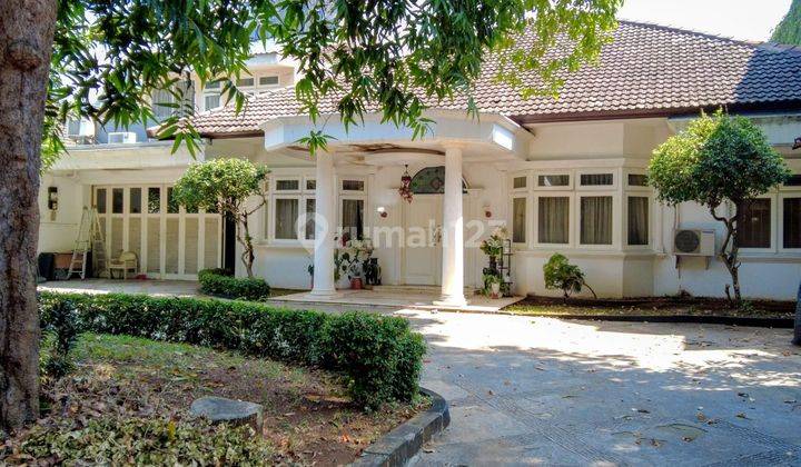 Rumah 2 Lantai Bagus SHM di Menteng, Jakarta Pusat 1