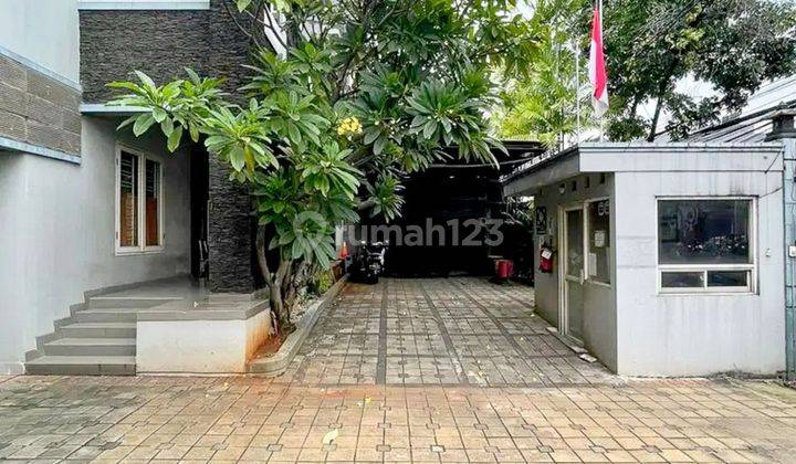 Ruang-usaha di Tebet, Jakarta Selatan 1.100 m Bagus SHM 1