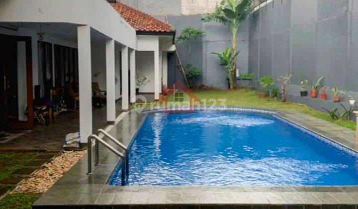 Rumah 2 Lantai Bagus SHM di Kemang, Jakarta Selatan 1