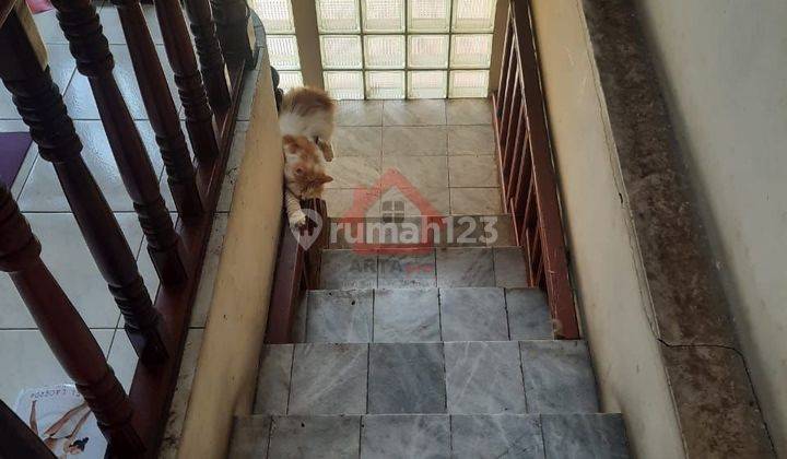 Dijual Rumah Lama 2 Lantai SHM Bagus di Kebayoran Lama 2