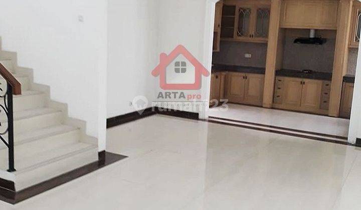 Dijual Rumah 3 Lantai SHM Sudah Renovasi di Pondok Indah 2