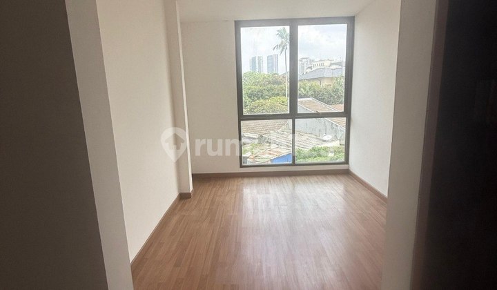 Rumah Bagus 3 Lantai Siap Huni Di Kemang 2