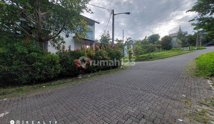 Rumah 2lantai Shm Posisi Hoek Semi Furnished Di Cisitu Dago 