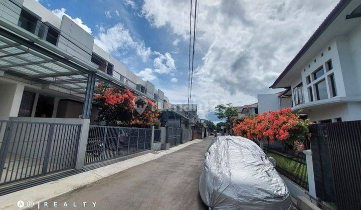 RUMAH 2LANTAI  TERAWAT DI PASIR SALAM SURYALAYA KOTA BANDUNG 2