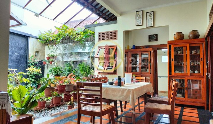 Rumah Cantik Sayap Cigadung Dago Tubagus Ismail Dekat Itb SHM