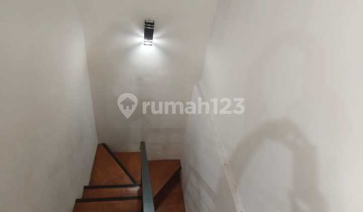 Ready-to-Occupy Minimalist House in the City Center Near Griya Buahbatu 2