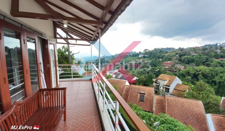 Villa House with Good View in the Elite Dago Resort Area, North Bandung 2