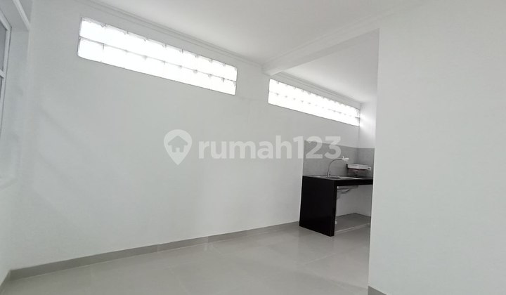 Comfortable and Lush House Strategically Located Near Griya Sport Jabar Arcamanik