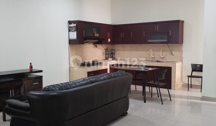 Rumah Cantik Strategis 2 Lantai Murah Banting Harga Siap Huni 