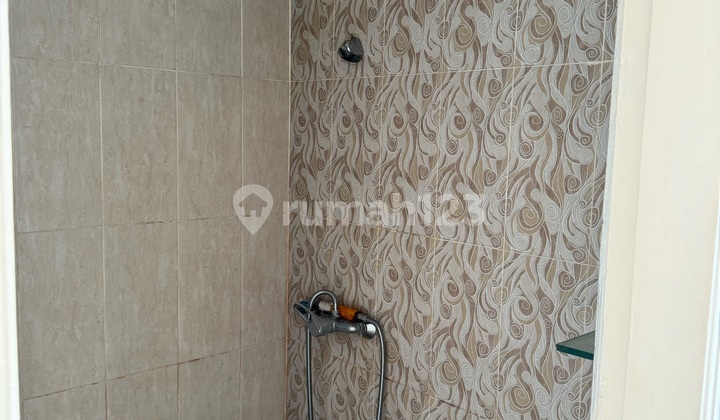 Apartemen 2 Kamar Unfurnished Rapi Murah Letak Di Pusat Belanja 2