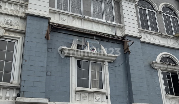 Bolsena Cheap Strategic Ruko for Restaurant Business Near Campus