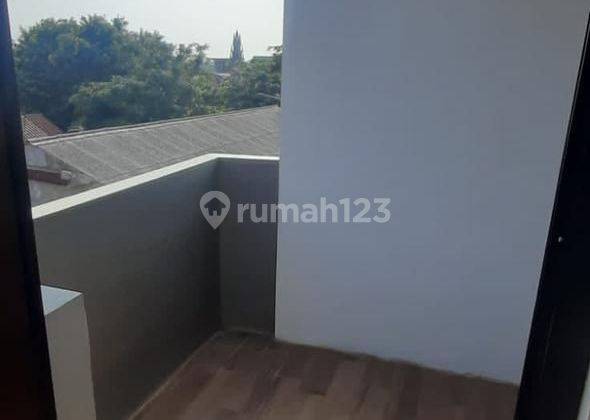 Rumah Cantik Modern 2 Lantai di Kawasan Lubang Buaya TMII Jaktim 10