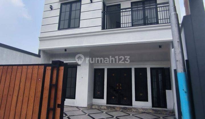 Rumah Siap Huni Plus Rooftop Cantik di Cipayung Jaktim 1