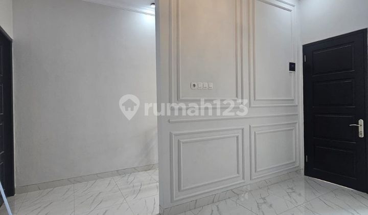 Rumah Lux Siap Huni Dekat ke Stasiun Depok dan Exit Tol Beji 2