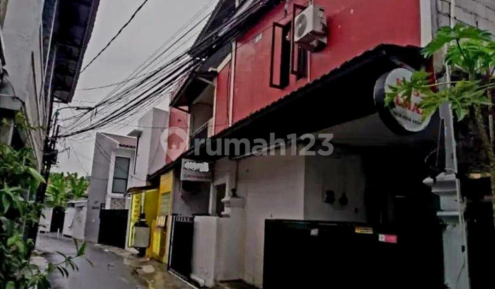Fully Furnished Boarding House with All 18 Rooms Occupied in Condet, East Jakarta