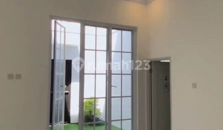Rumah Lux 6BR Siap Huni Dekat Akses Tol Krukut dan Stasiun Depok 2