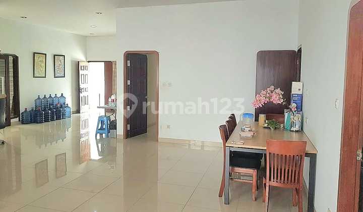 Luxury Ready-to-Occupy Home in an Elite Housing Estate in Kedoya, West Jakarta 2