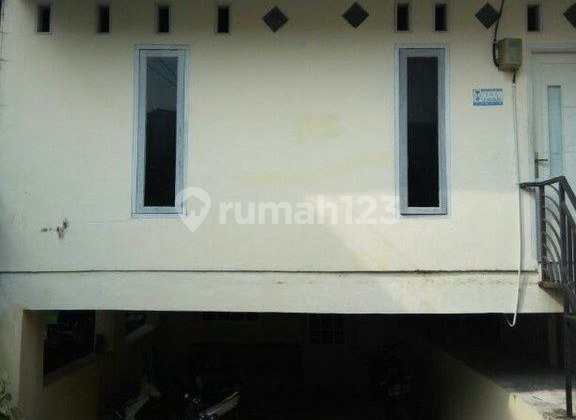 Main House Plus 11 Boarding Rooms Near U I Lenteng Agung Campus 2