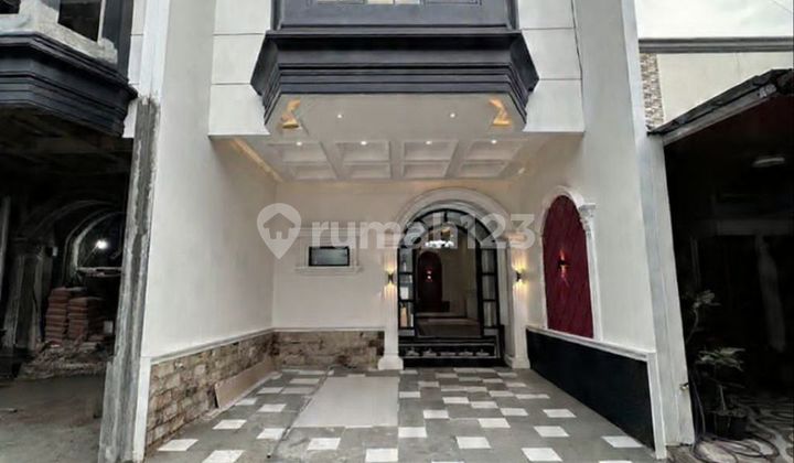 Rumah Lux 2 Lantai Siap Huni 4BR di Tanah Baru Beji Depok