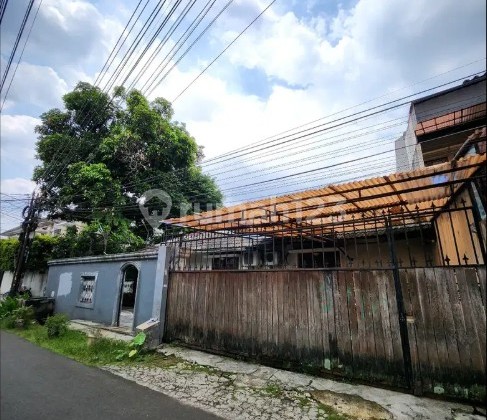 Affordable Hook House with Spacious Land in Tanah Kusir, Kebayoran Lama