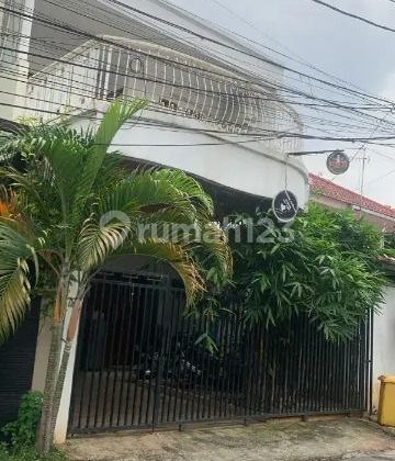 Rumah Cantik Siap Huni Akses Jalan 2 Mobil di Kalibata Utara