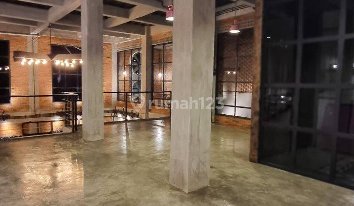 Rumah Lux Siap Huni Super Strategis Tidak Banjir di Setiabudi 2