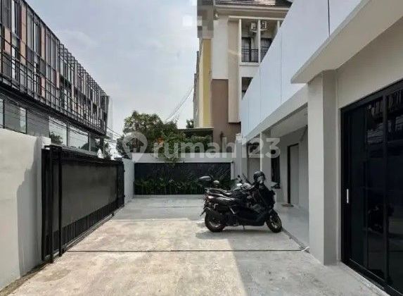 Full Boarding House 17 Rooms Occupied in Mampang Prapatan South Jakarta 2