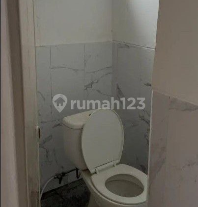 4-Story Ready-to-Use Shophouse in Tanjung Mas Complex, Tanjung Barat 2