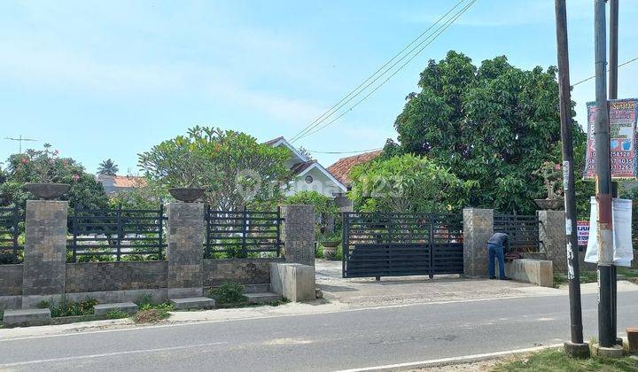 Rumah Mewah Dengan Pekarangan Luas di Way Kandis 2