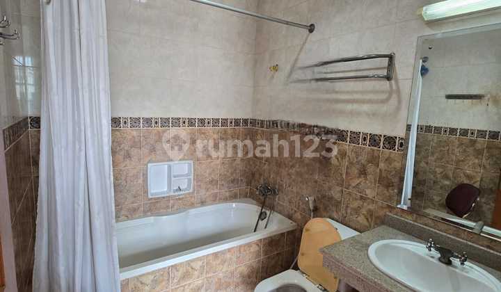 Dijual Rumah 3 Lantai Hadap Selatan di Kelapa Gading Jakarta Utara 2