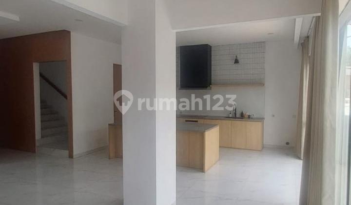 Dijual Rumah 2 Lantai Semi Furnished di Kelapa Gading 2